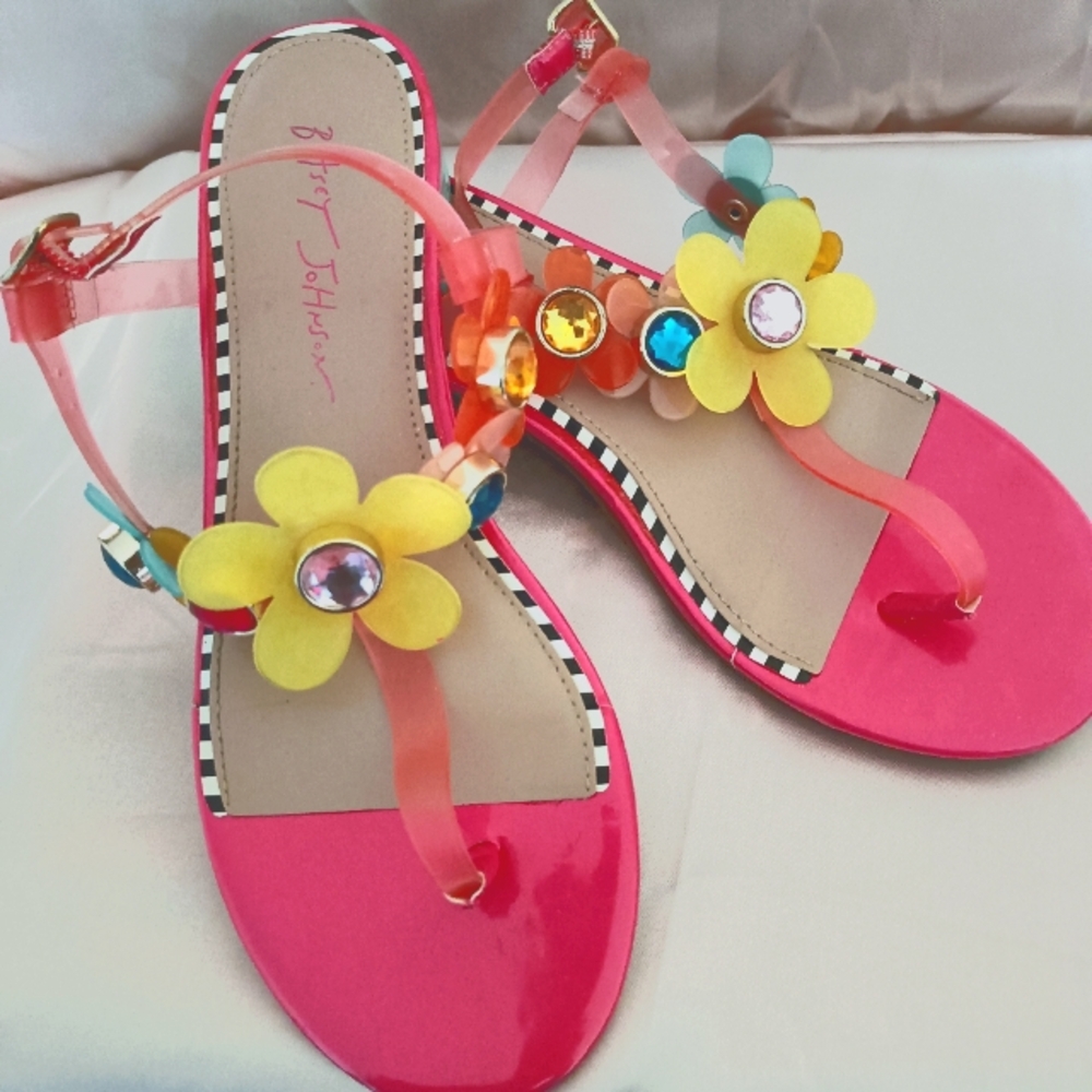 Low heeled Sandals